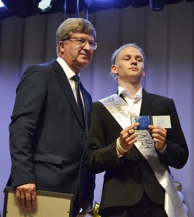 Аверьянов Артемий.